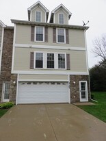 8302 Westown Pkwy in West Des Moines, IA - Building Photo