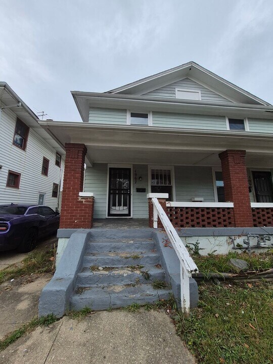 1967 Rugby Rd in Dayton, OH - Building Photo