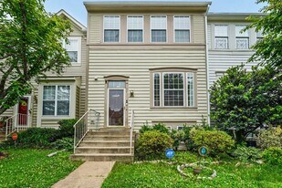 3255 Gina Pl in Woodbridge, VA - Building Photo