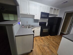 833 Magnolia St in Lake Jackson, TX - Building Photo - Building Photo