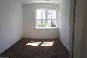 1724 Monument St in Philadelphia, PA - Foto de edificio - Building Photo