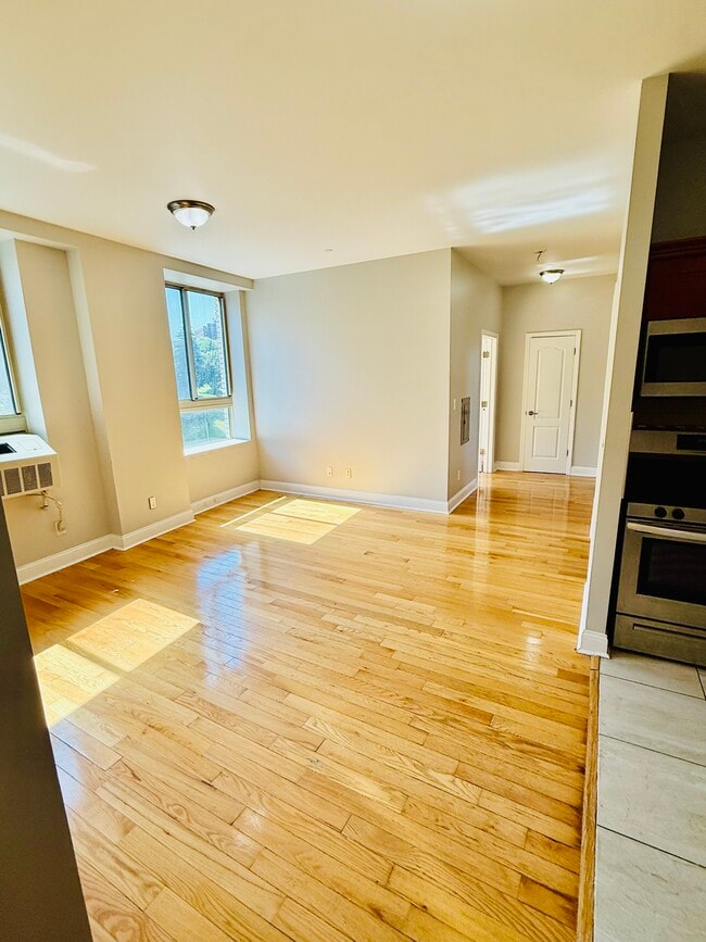 46 Broadway, Unit 2C in Yonkers, NY - Foto de edificio - Building Photo
