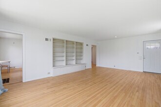 8144 N Kildare Ave in Skokie, IL - Building Photo - Building Photo