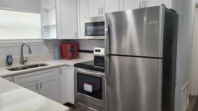 1421 E 108th Ave in Tampa, FL - Building Photo - Building Photo