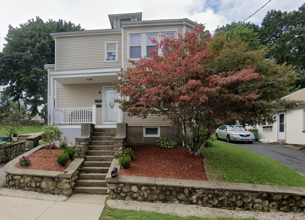 9 Sunset Ave, Unit 1 in Norwood, MA - Foto de edificio