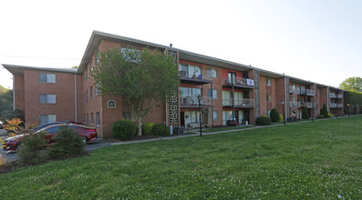 Dwell Apartments in Richmond, VA - Building Photo - Building Photo