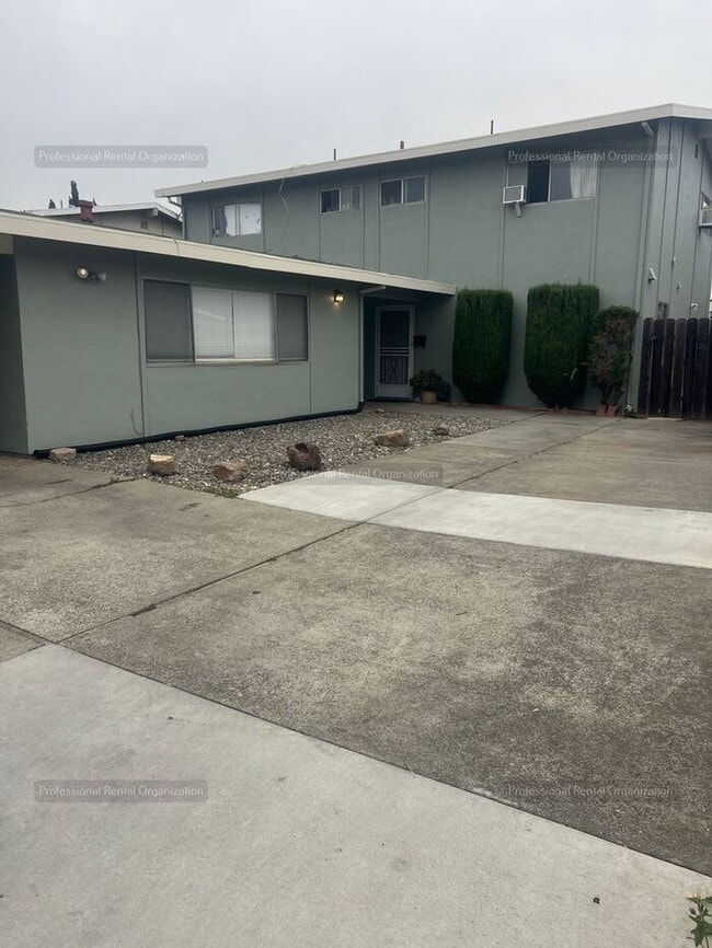 2238 Louisa St in Napa, CA - Building Photo - Building Photo