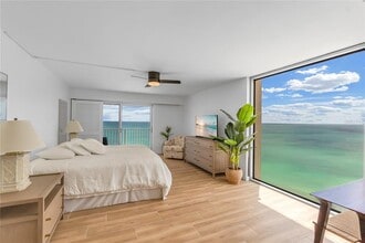 2301 Gulf of Mexico Dr in Longboat Key, FL - Building Photo - Building Photo