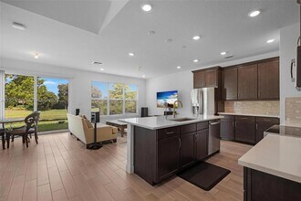 4317 Lago Dr in Lighthouse Point, FL - Foto de edificio - Building Photo