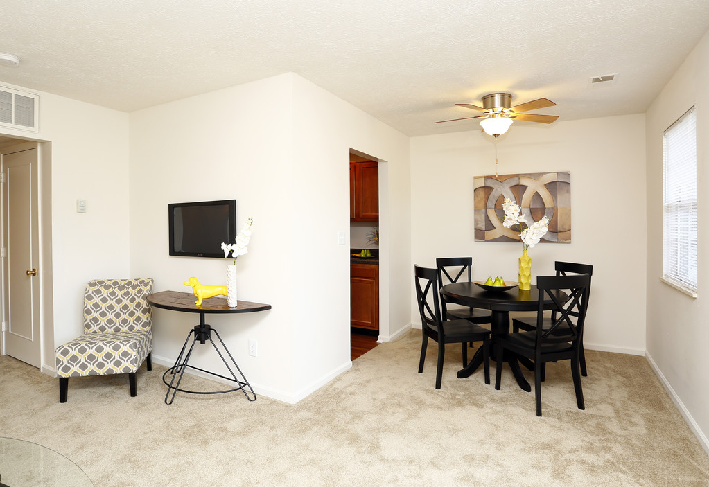 Courts of Valle Vista Apartments in Greenwood IN ApartmentHomeLiving com