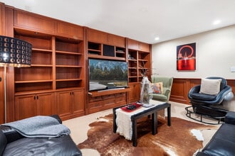 935 Sauve Ct in North Vancouver, BC - Building Photo - Building Photo