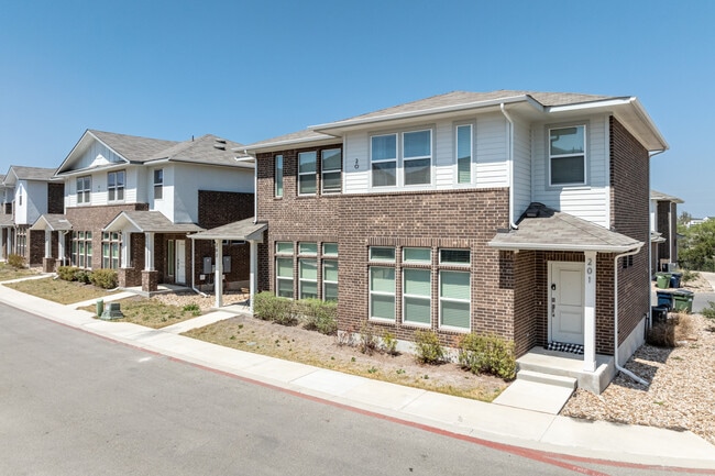 605 W South St