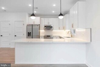 719 N 16th St in Philadelphia, PA - Building Photo - Building Photo
