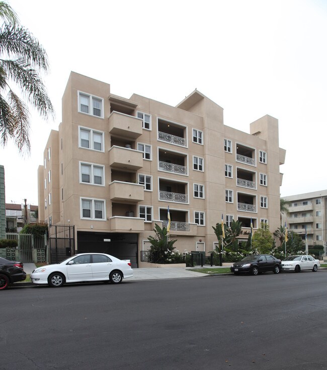 Wilshire St. Andrews Towers in Los Angeles, CA - Building Photo - Building Photo