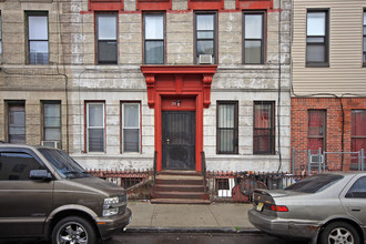 254 Melrose St in Brooklyn, NY - Building Photo - Building Photo