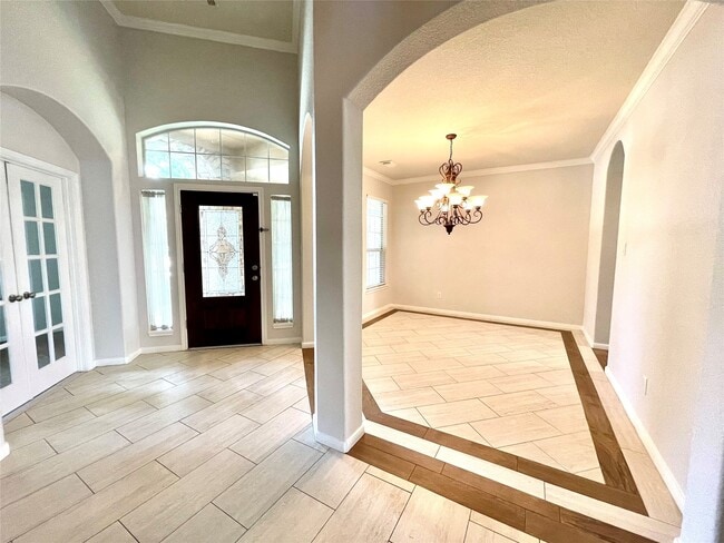 23606 Rollinford Ln