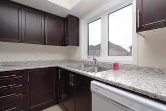 88 Jerome Wy in Bowmanville, ON - Building Photo - Building Photo