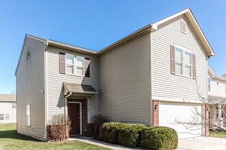 8110 Grove Berry Dr in Indianapolis, IN - Building Photo - Building Photo