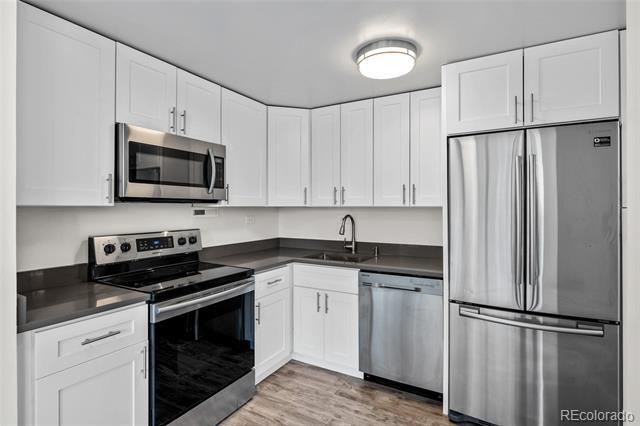 3100 E Cherry Creek S Dr in Denver, CO - Building Photo - Building Photo