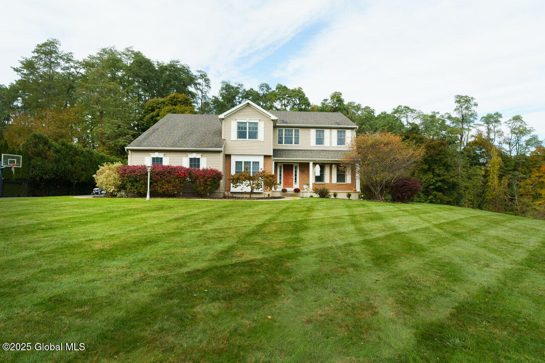 101 Queen Anne Dr in Slingerlands, NY - Foto de edificio