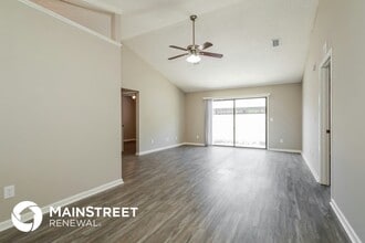 1975 Blue Bird Run W in Orange Park, FL - Building Photo - Building Photo