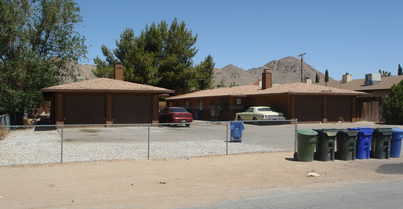 15566 Tonekai Rd in Apple Valley, CA - Building Photo