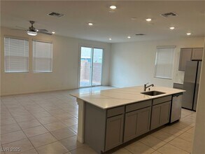 4172 Scarlet Cob Ave in Las Vegas, NV - Building Photo - Building Photo