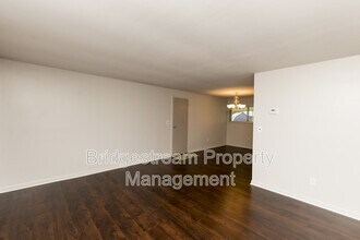 4606 Knobhill Dr in Dayton, OH - Building Photo - Building Photo