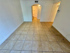 6500 W Lake Mead Blvd in Las Vegas, NV - Foto de edificio - Building Photo