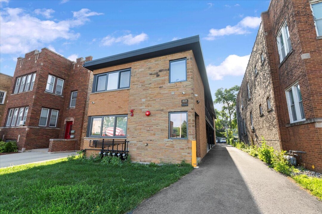 1025 N Harlem Ave in Oak Park, IL - Building Photo