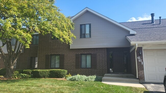 property at 661 Cross Creek Dr N