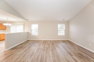 19219 Prairie Crossing Dr in Noblesville, IN - Building Photo - Building Photo