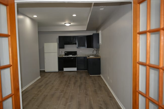 4136 W Gladys Ave in Chicago, IL - Building Photo - Building Photo