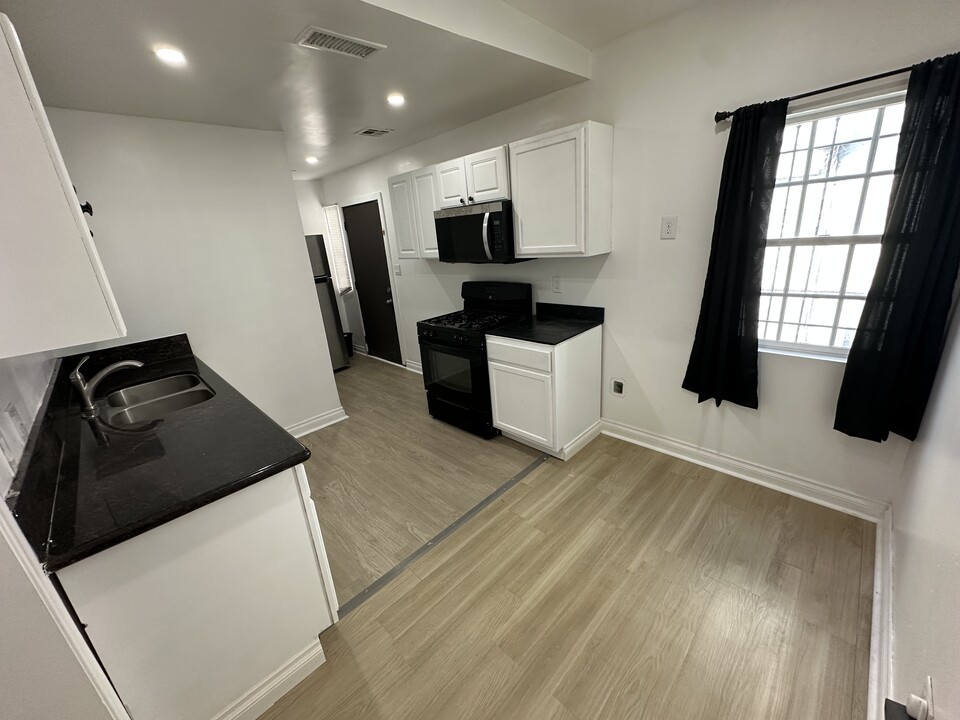 3793 1/2 S Centinela Ave, Unit 1 in Los Angeles, CA - Building Photo