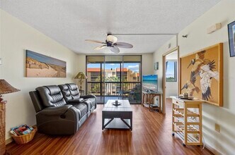 3006 Caring Way, Unit 431 in Port Charlotte, FL - Foto de edificio - Building Photo