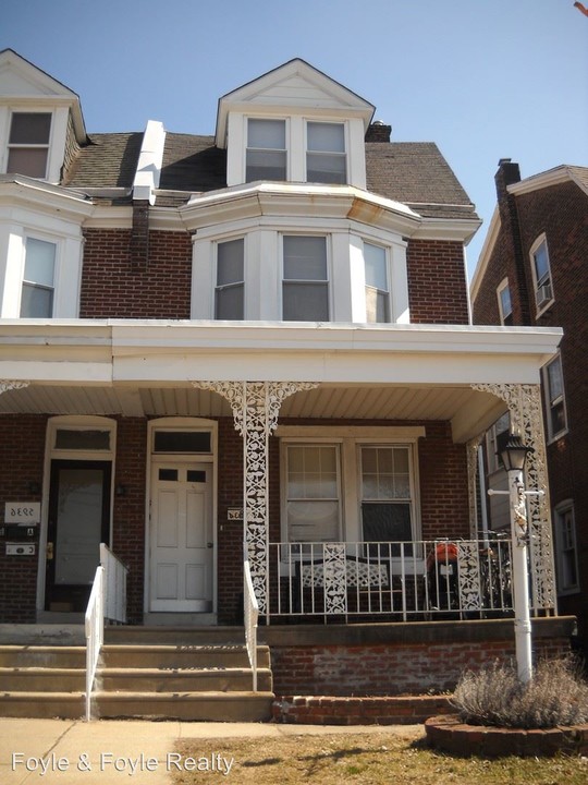 5934 Ridge Ave in Philadelphia, PA - Building Photo