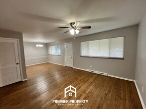 8793 Boyce Pl in Jennings, MO - Building Photo - Building Photo