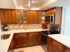 9520 Seagrape Dr in Davie, FL - Building Photo