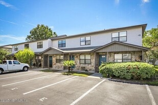 10 Ponte Vedra Ct in Palm Valley, FL - Building Photo