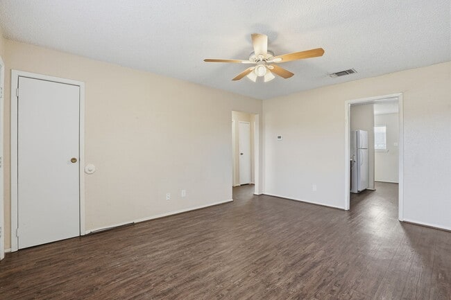 1116 Hanover St in Weatherford, TX - Foto de edificio - Building Photo