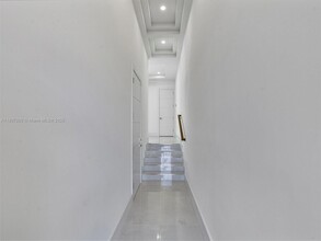 4004 NE 167th St in North Miami Beach, FL - Building Photo - Building Photo