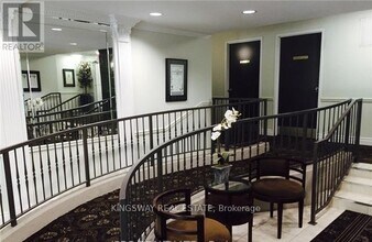 2300 Parkhaven Blvd in Oakville, ON - Building Photo - Building Photo