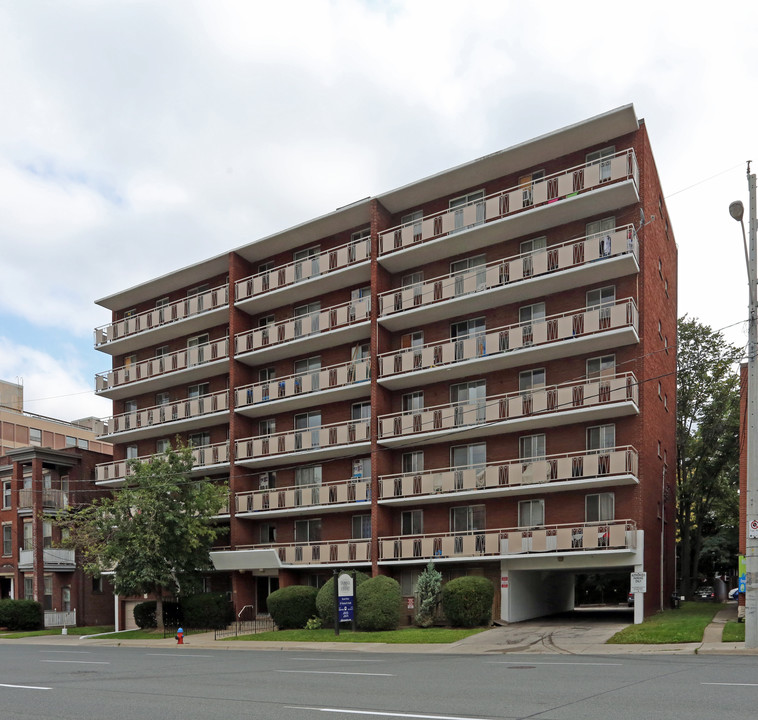 Donna Court in Hamilton, ON - Building Photo