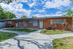 212 Tennessee Ave in St. Cloud, FL - Building Photo