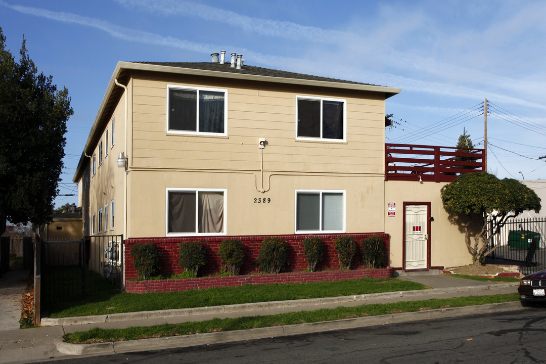 Cantalier Street in Sacramento, CA - Foto de edificio