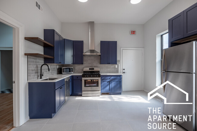 property at 646 N Damen Ave