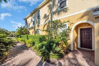 8106 Moonstone Dr in Sarasota, FL - Building Photo - Building Photo