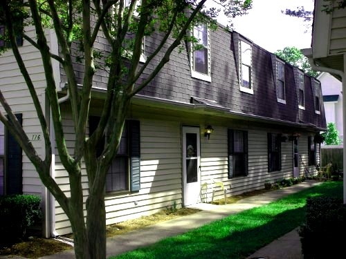 South Palm Townhomes in Virginia Beach, VA - Building Photo