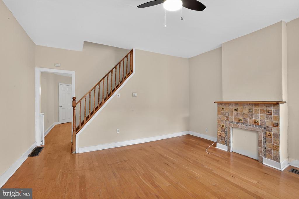 2532 Collins St in Philadelphia, PA - Building Photo