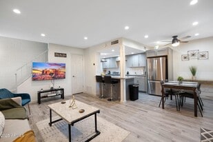 948 S Alma School Rd in Mesa, AZ - Building Photo
